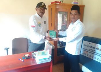 LDII Serahkan Buku “Nilai-Nilai Kebajikan Dalam Jamaah LDII”Kepada Kepala Desa Delima