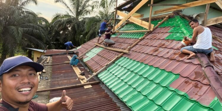 Wujudkan Kerukunan, Warga LDII PC Tungkal Ulu Kerja Bersama Renovasi Tempat Ibadah