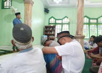 KHUSYUK SHALAT JUMAT, USTAZ WIYONO AJAK TINGKATKAN TAKWA